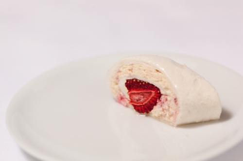 Sensational Berry Pavlova Roll