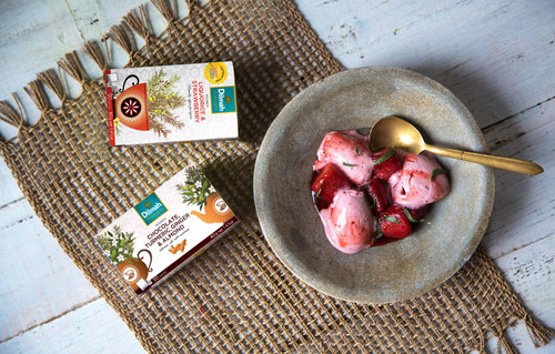 Red Rooibos with liquorice and strawberry ice cream with roasted strawberries