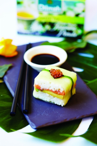 GREEN TEA WITH JASMINE PETALS, SMOKED SALMON SUSHI