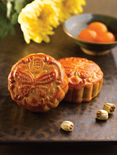 Traditional Baked Mooncake with Salted Egg & Lotus Paste