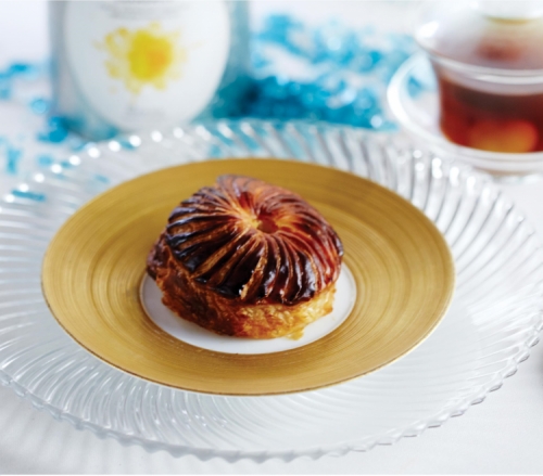 PUFF PASTRY FILLED WITH DUCK, GRATIN AND GRAVY